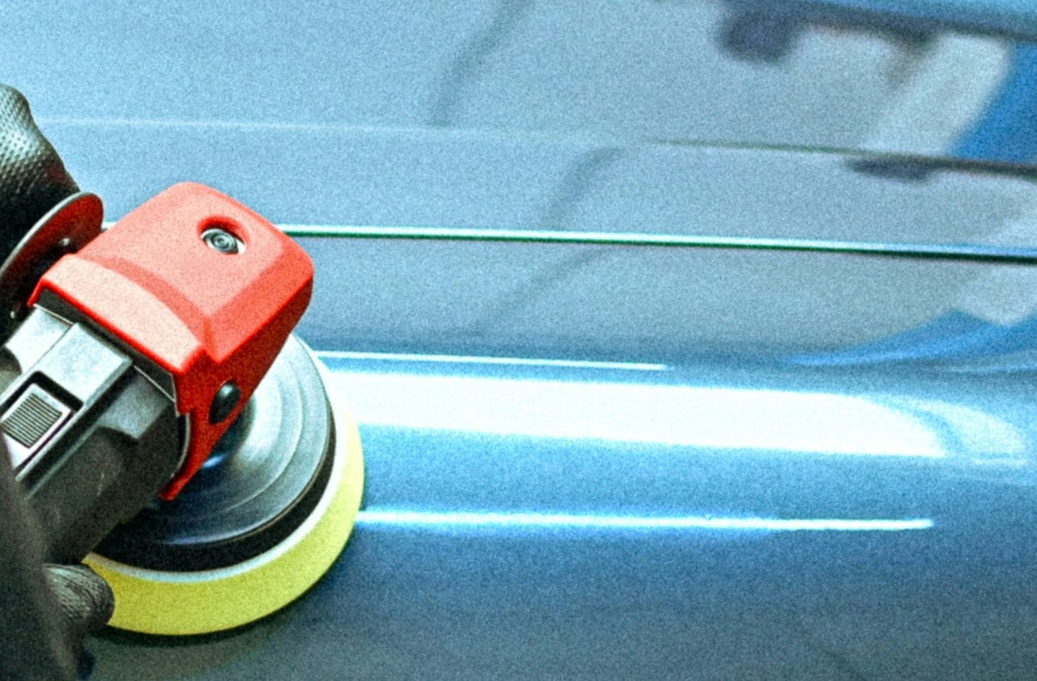 Detail-Politur und Smart Repair an Fahrzeuglackierung